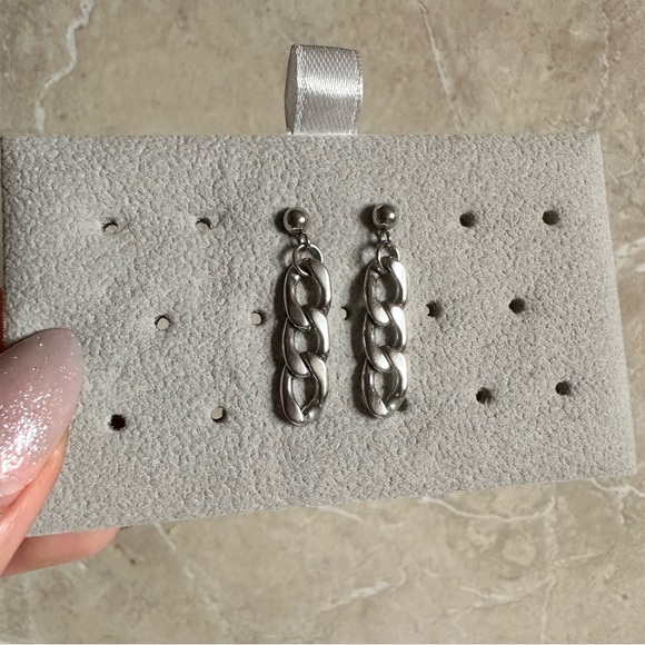 Cute stainless steel chain earring!! - Picture 2 of 2
